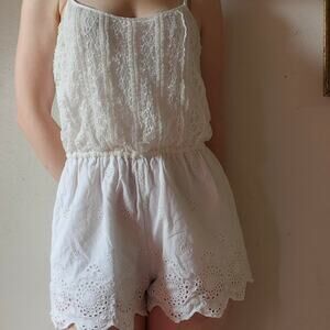 Lace romper adorable and comfortable
